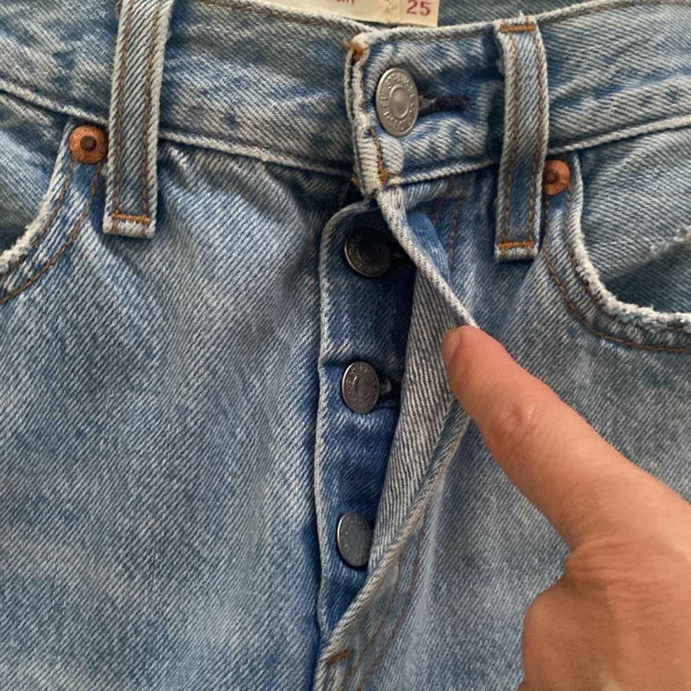 Levi’s destressed jeans - Picture 12 of 16